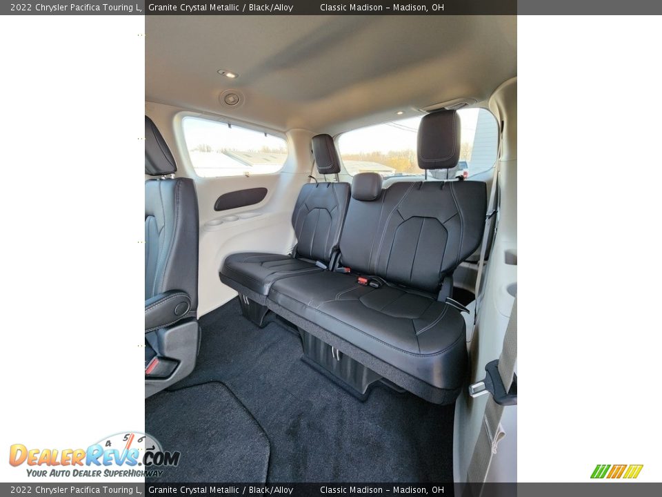 2022 Chrysler Pacifica Touring L Granite Crystal Metallic / Black/Alloy Photo #9