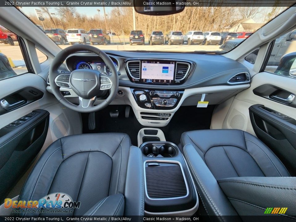 2022 Chrysler Pacifica Touring L Granite Crystal Metallic / Black/Alloy Photo #10