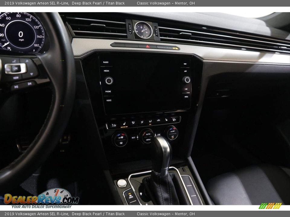 Controls of 2019 Volkswagen Arteon SEL R-Line Photo #9