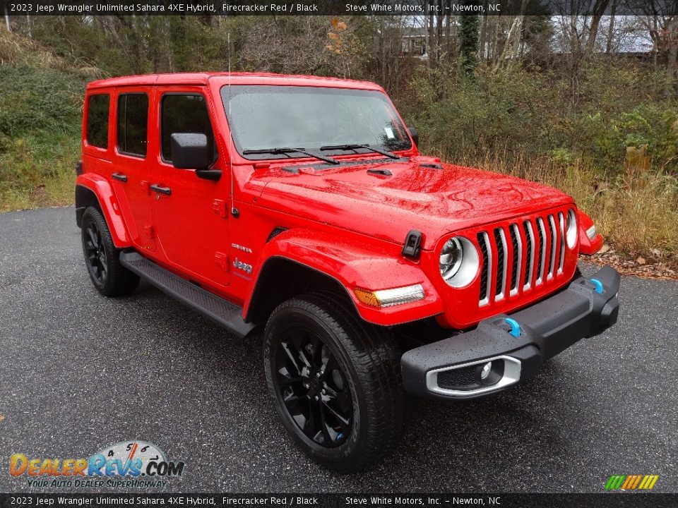 Front 3/4 View of 2023 Jeep Wrangler Unlimited Sahara 4XE Hybrid Photo #4