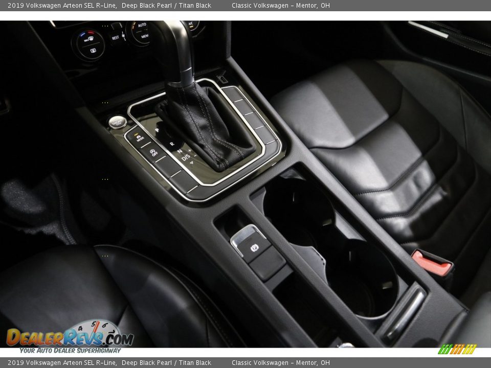 Controls of 2019 Volkswagen Arteon SEL R-Line Photo #16