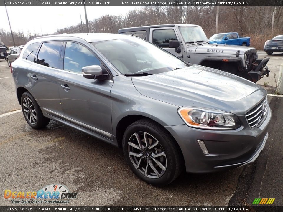 Front 3/4 View of 2016 Volvo XC60 T6 AWD Photo #2