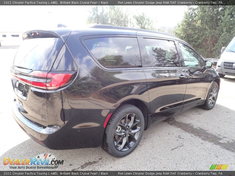 2022 Chrysler Pacifica Touring L AWD Brilliant Black Crystal Pearl / Black Photo #5