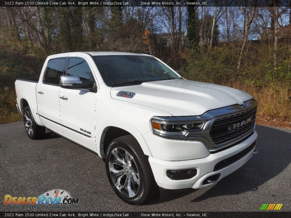 Front 3/4 View of 2022 Ram 1500 Limited Crew Cab 4x4 Photo #4