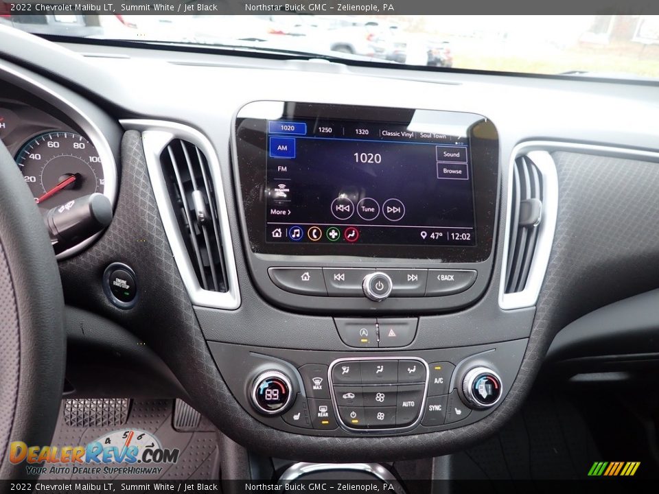 Controls of 2022 Chevrolet Malibu LT Photo #25