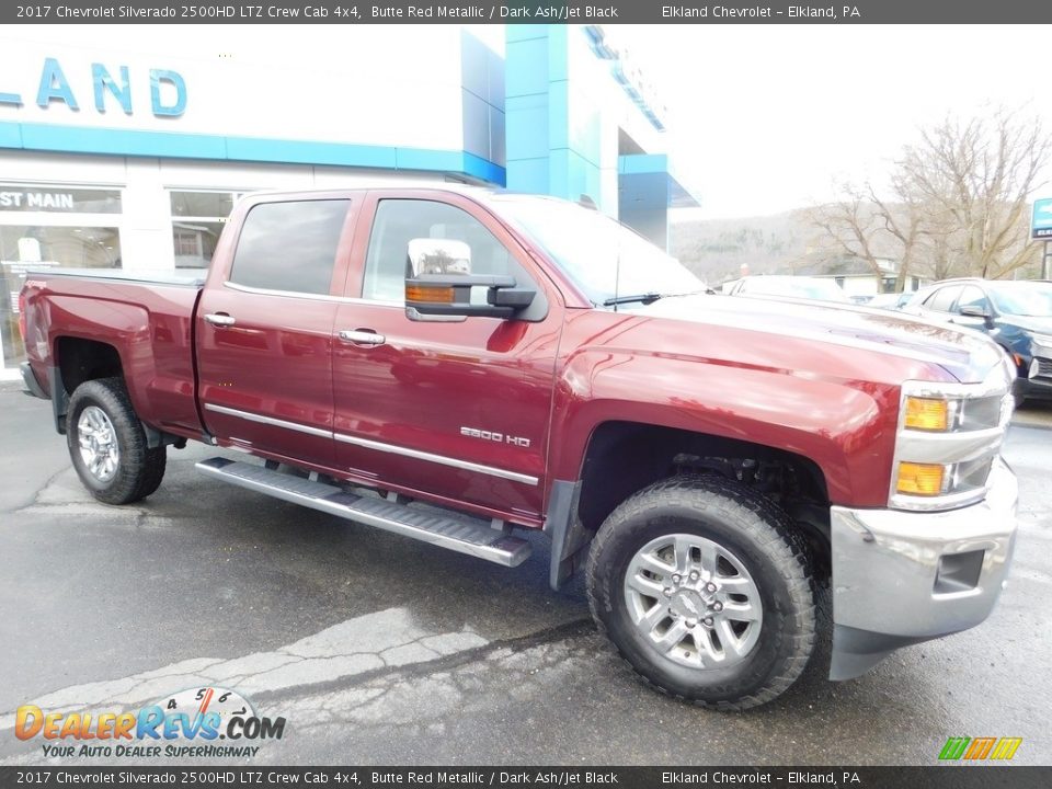 Front 3/4 View of 2017 Chevrolet Silverado 2500HD LTZ Crew Cab 4x4 Photo #5