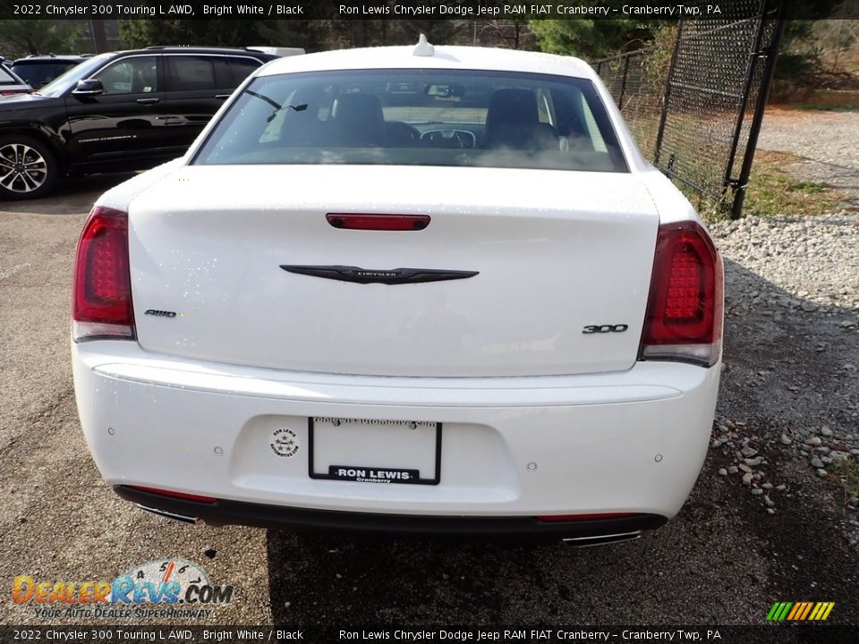 2022 Chrysler 300 Touring L AWD Bright White / Black Photo #4