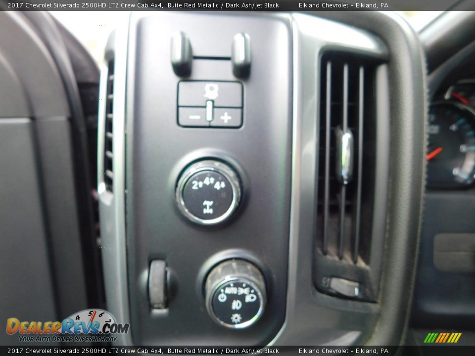 Controls of 2017 Chevrolet Silverado 2500HD LTZ Crew Cab 4x4 Photo #24