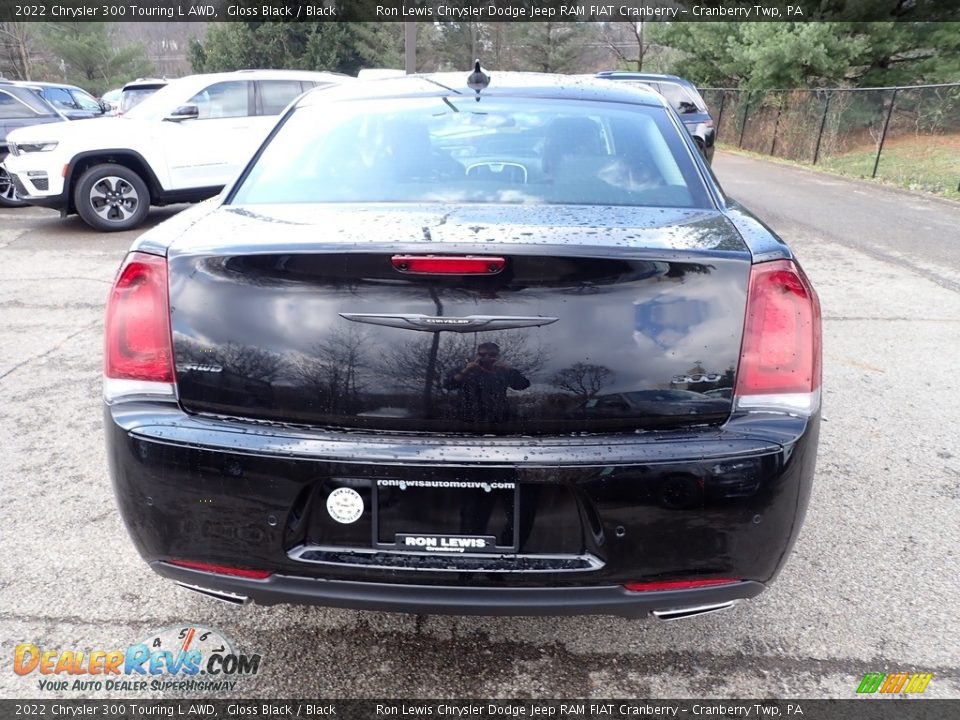 2022 Chrysler 300 Touring L AWD Gloss Black / Black Photo #4