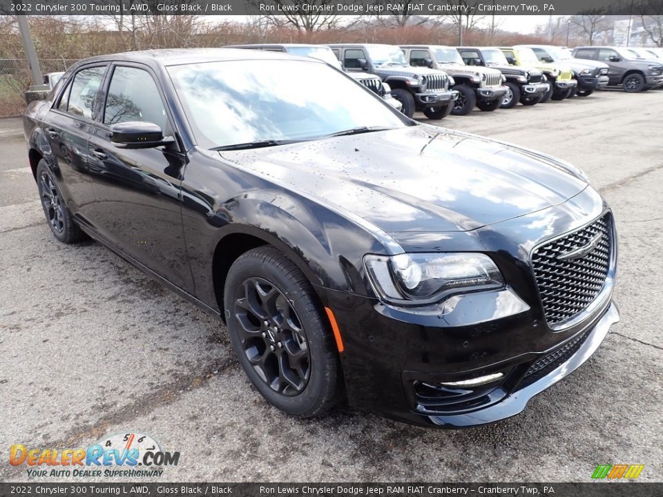 Front 3/4 View of 2022 Chrysler 300 Touring L AWD Photo #7