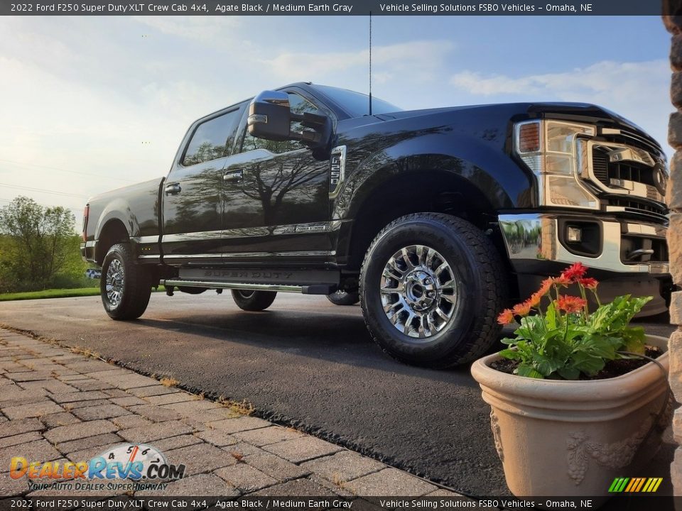 2022 Ford F250 Super Duty XLT Crew Cab 4x4 Agate Black / Medium Earth Gray Photo #2