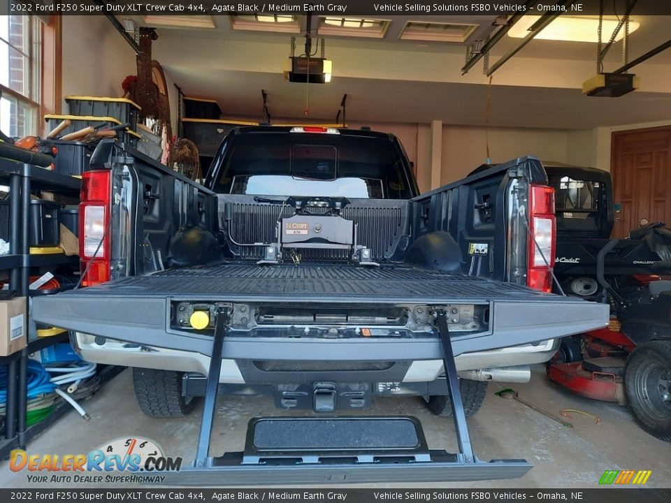 2022 Ford F250 Super Duty XLT Crew Cab 4x4 Agate Black / Medium Earth Gray Photo #4