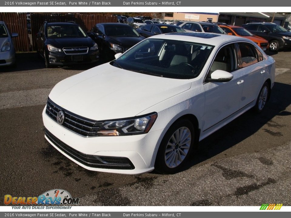 2016 Volkswagen Passat SE Sedan Pure White / Titan Black Photo #1