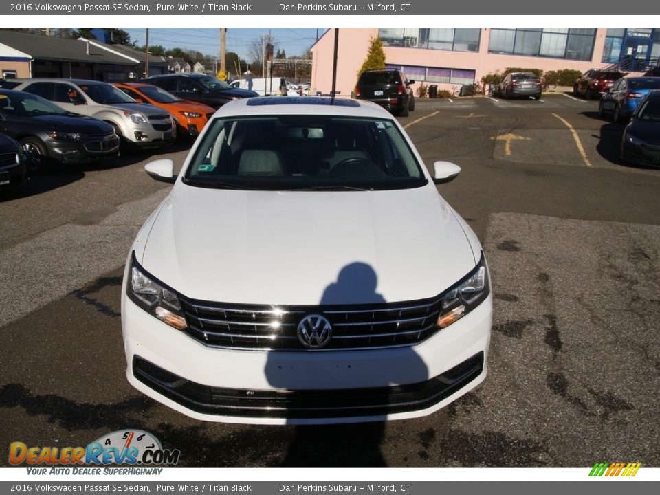 2016 Volkswagen Passat SE Sedan Pure White / Titan Black Photo #2