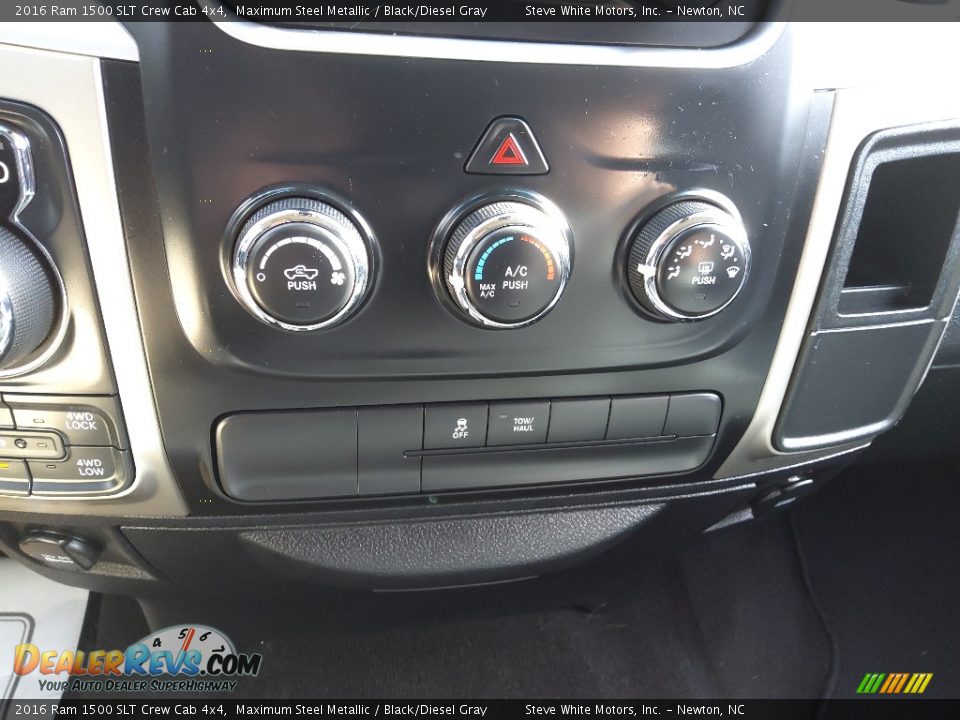 Controls of 2016 Ram 1500 SLT Crew Cab 4x4 Photo #27