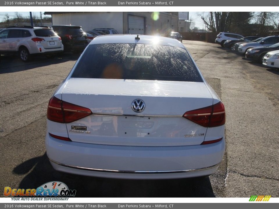 2016 Volkswagen Passat SE Sedan Pure White / Titan Black Photo #7