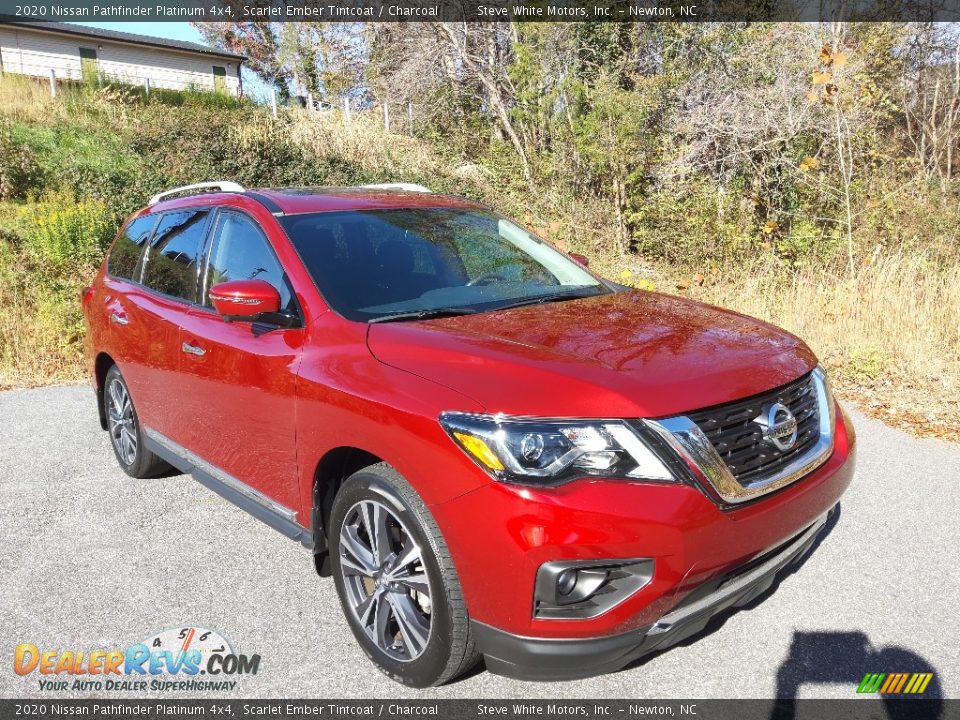 Front 3/4 View of 2020 Nissan Pathfinder Platinum 4x4 Photo #5