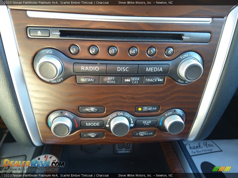 Controls of 2020 Nissan Pathfinder Platinum 4x4 Photo #29