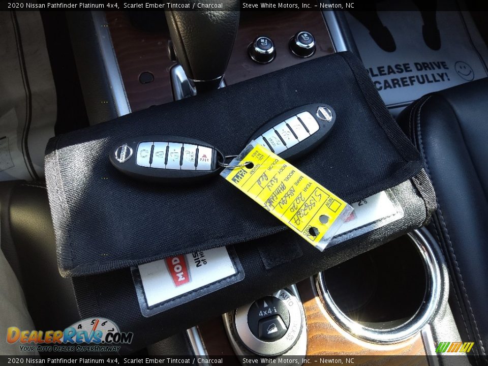 Keys of 2020 Nissan Pathfinder Platinum 4x4 Photo #35