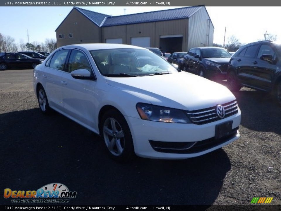 2012 Volkswagen Passat 2.5L SE Candy White / Moonrock Gray Photo #3