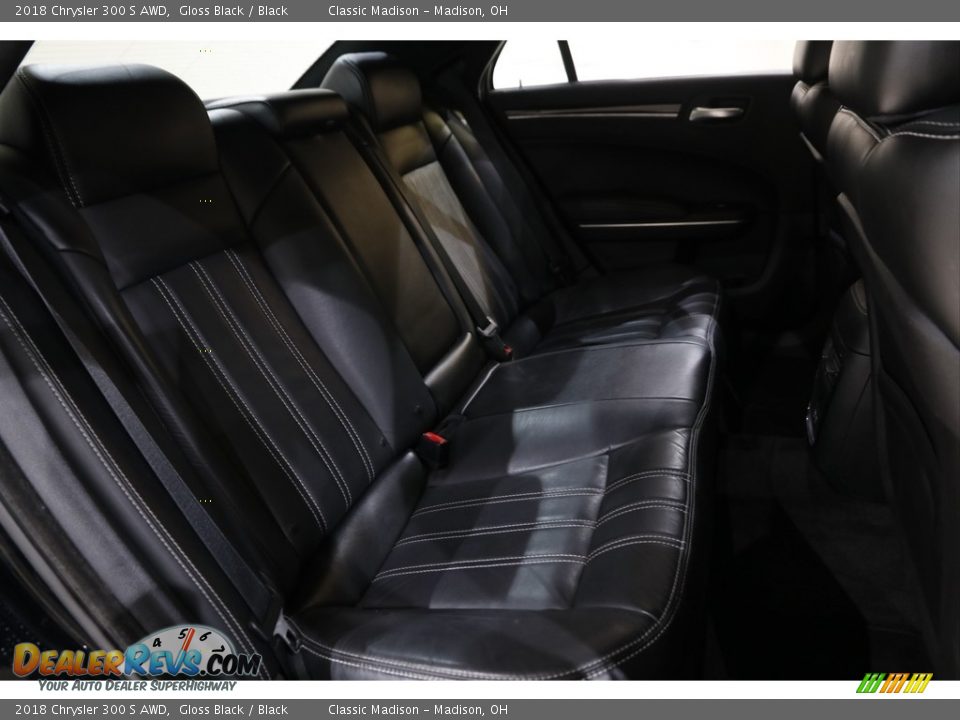 2018 Chrysler 300 S AWD Gloss Black / Black Photo #18