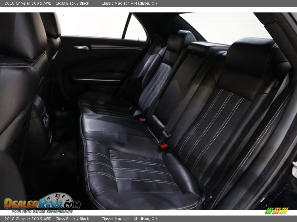 2018 Chrysler 300 S AWD Gloss Black / Black Photo #19
