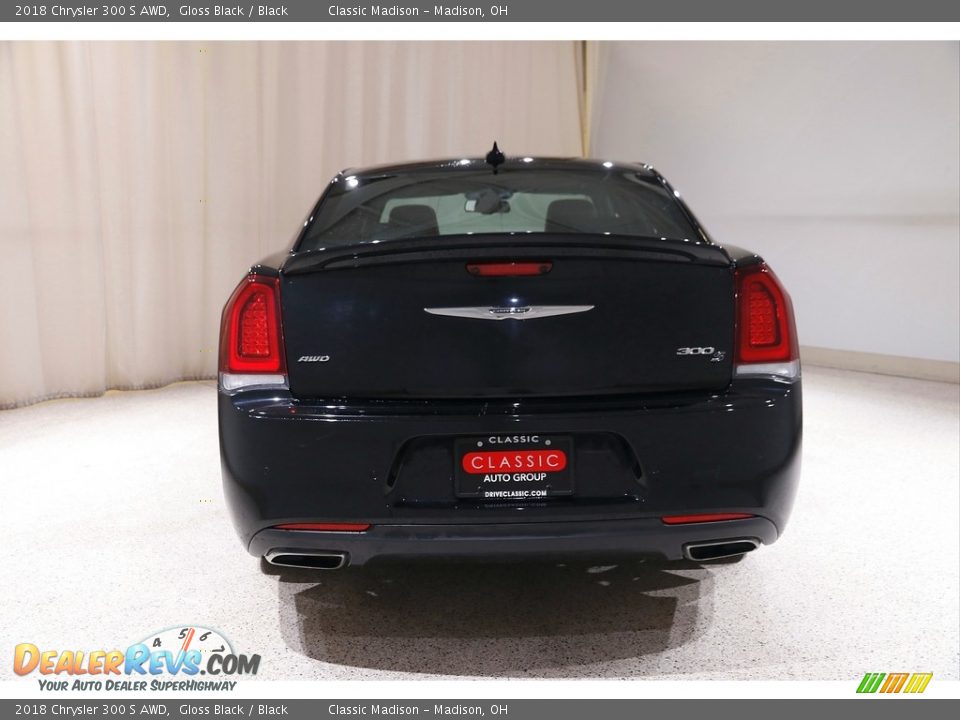 2018 Chrysler 300 S AWD Gloss Black / Black Photo #20