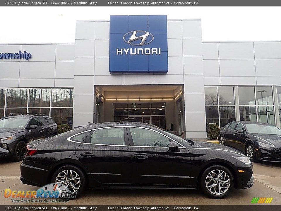 2023 Hyundai Sonata SEL Onyx Black / Medium Gray Photo #1