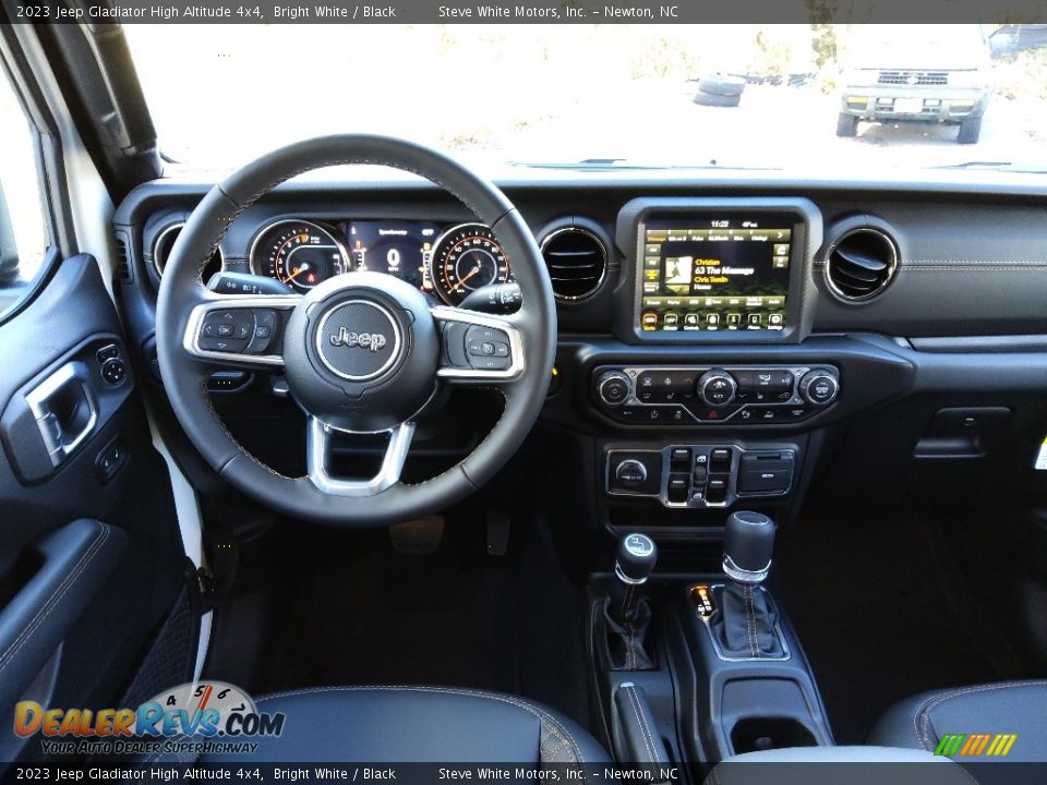 2023 Jeep Gladiator High Altitude 4x4 Bright White / Black Photo #18