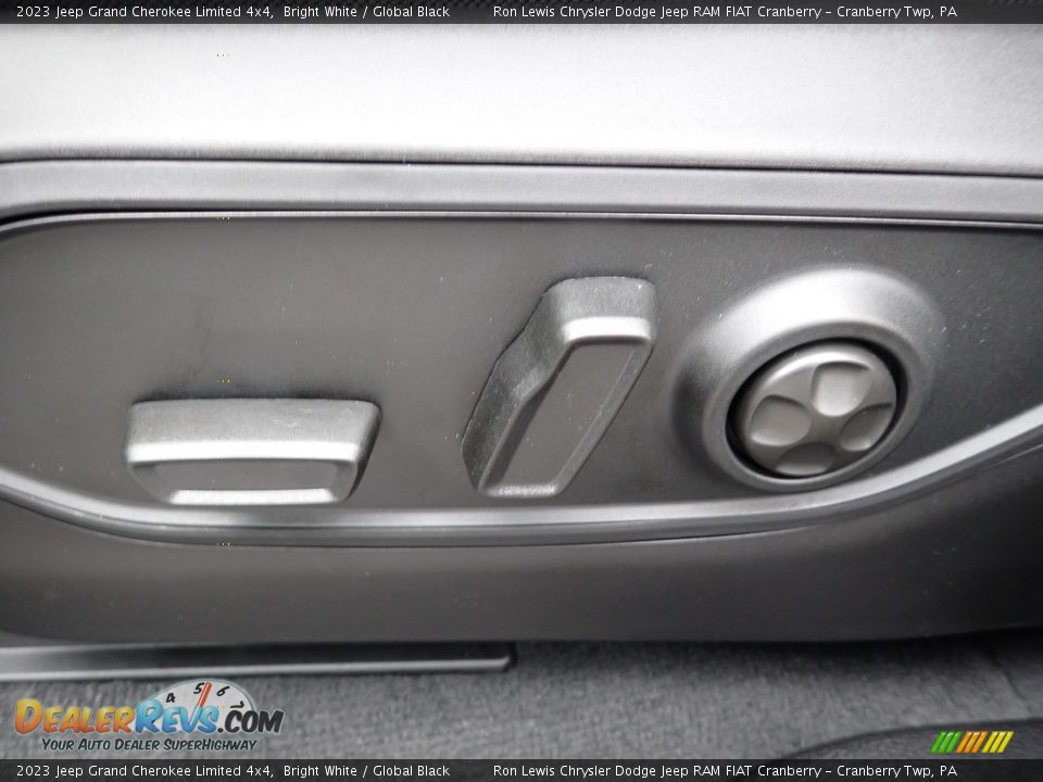 2023 Jeep Grand Cherokee Limited 4x4 Bright White / Global Black Photo #15