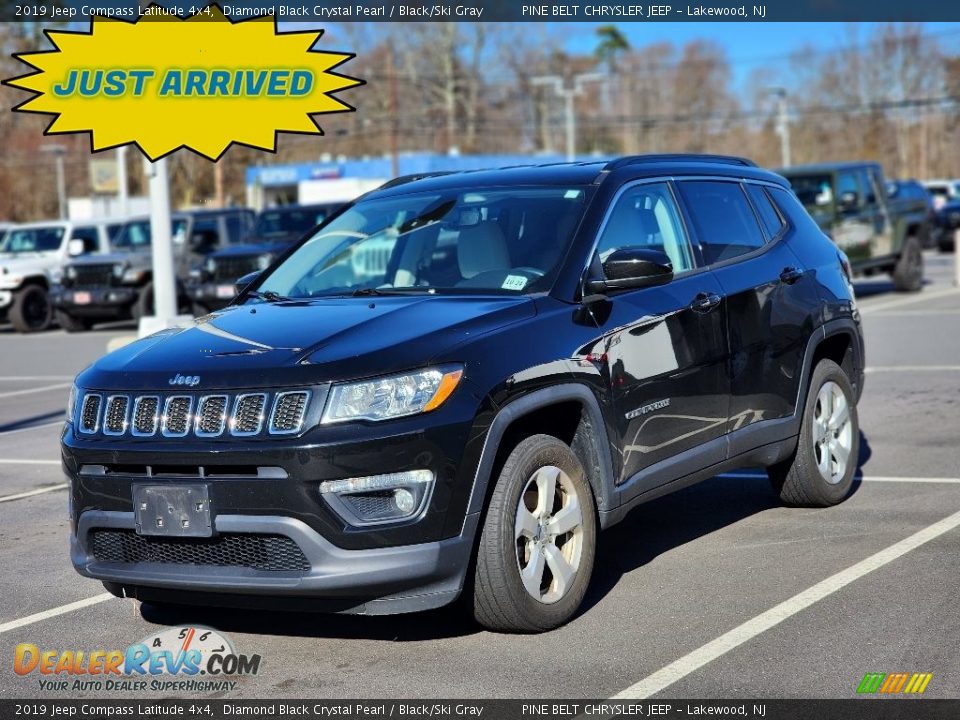 2019 Jeep Compass Latitude 4x4 Diamond Black Crystal Pearl / Black/Ski Gray Photo #1