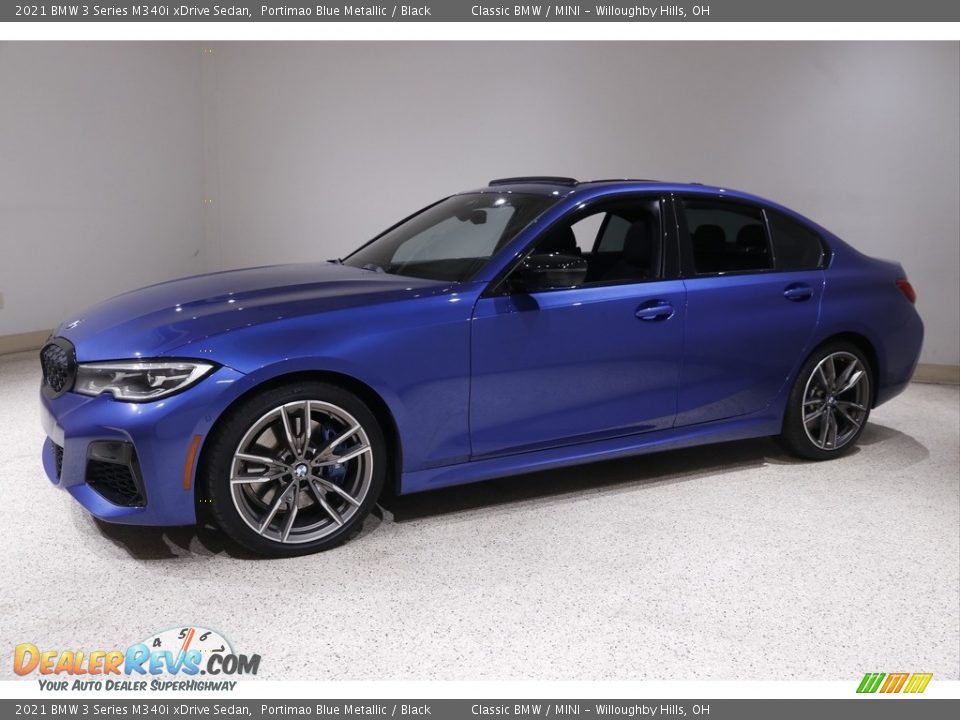 Front 3/4 View of 2021 BMW 3 Series M340i xDrive Sedan Photo #3