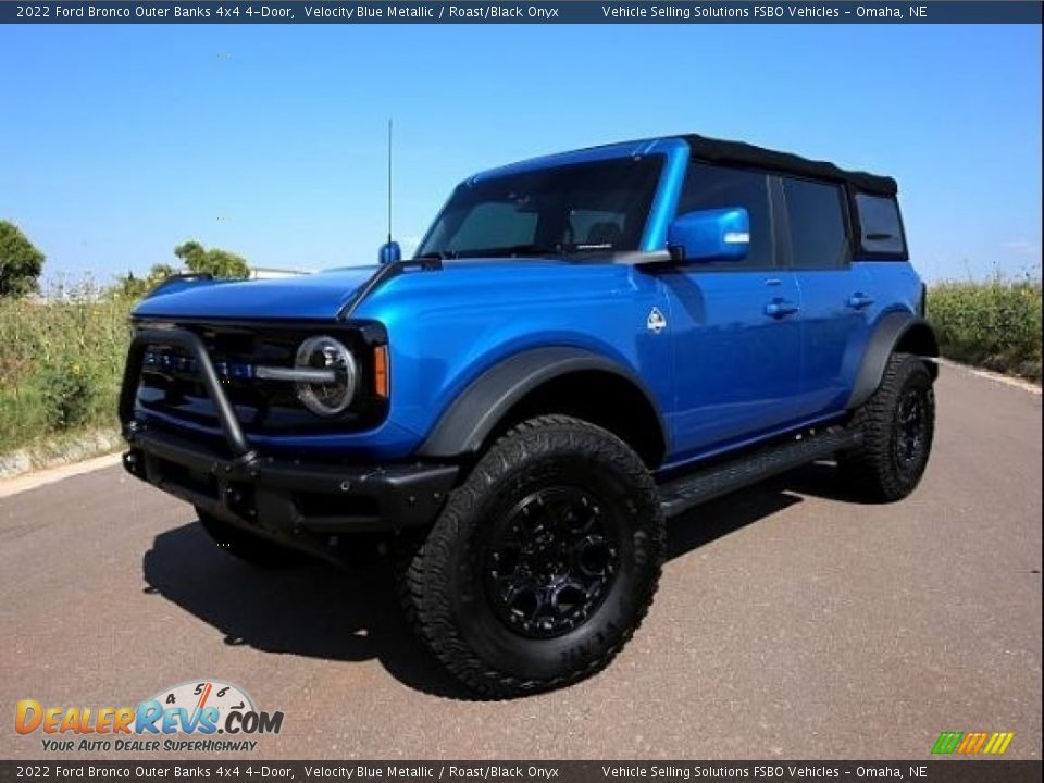 Front 3/4 View of 2022 Ford Bronco Outer Banks 4x4 4-Door Photo #1