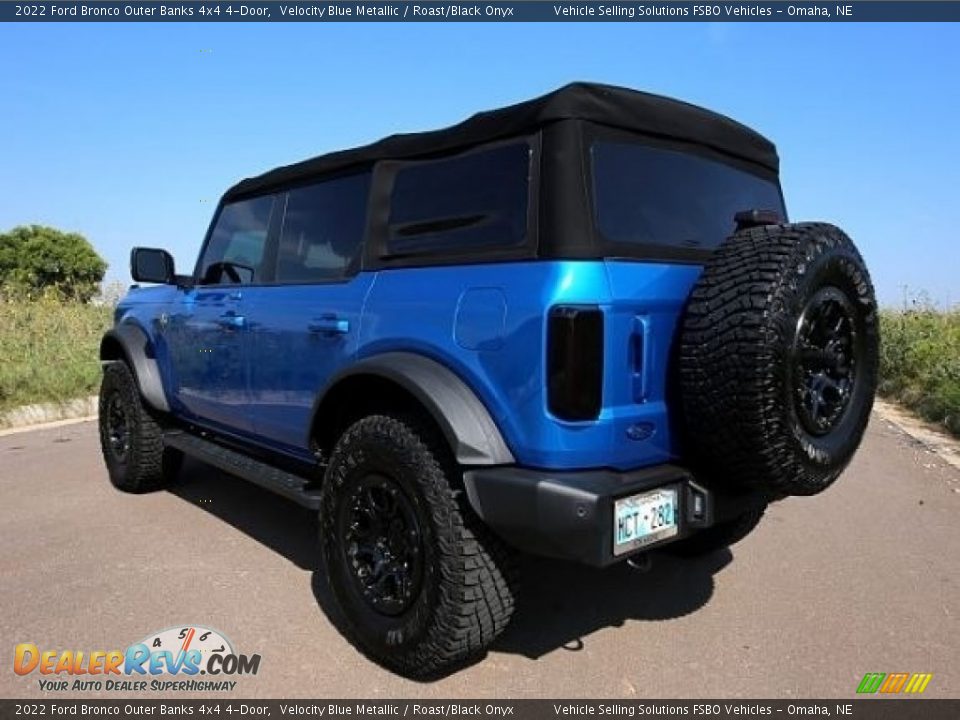 2022 Ford Bronco Outer Banks 4x4 4-Door Velocity Blue Metallic / Roast/Black Onyx Photo #2