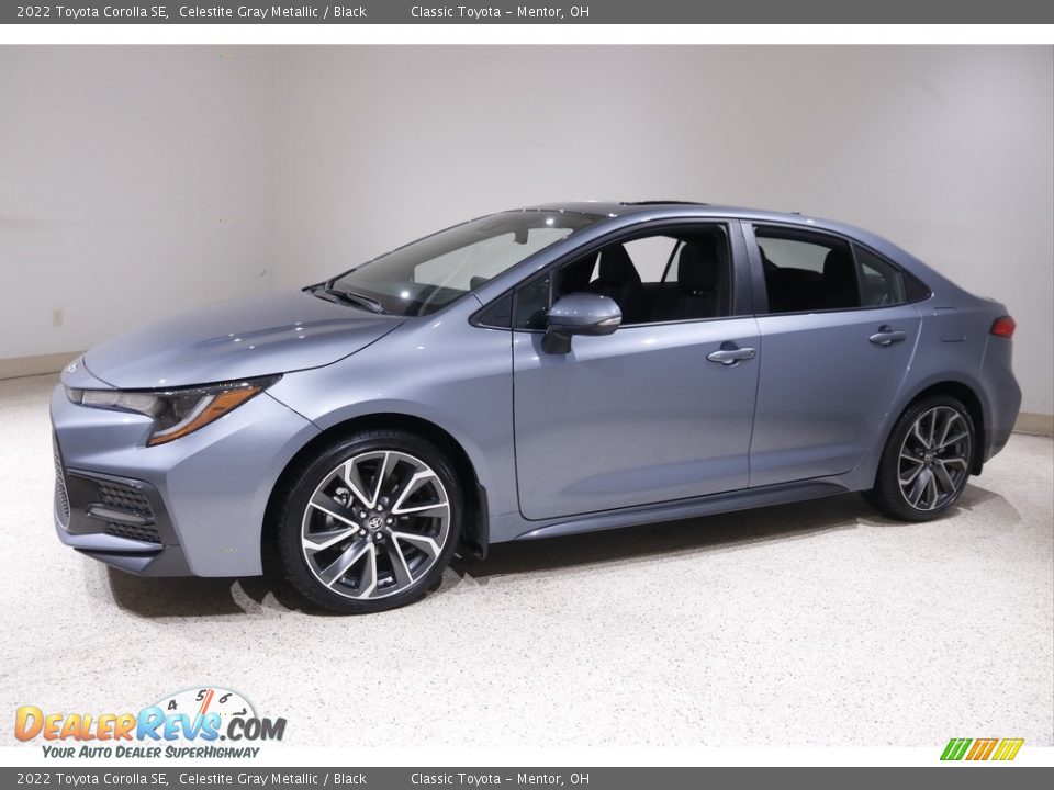 Front 3/4 View of 2022 Toyota Corolla SE Photo #3