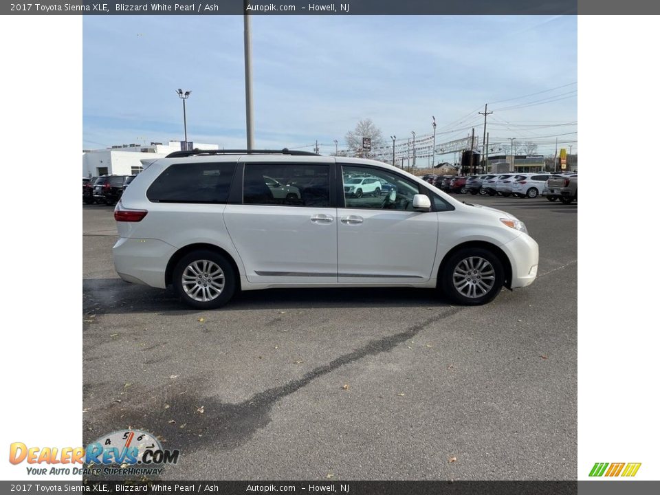 2017 Toyota Sienna XLE Blizzard White Pearl / Ash Photo #3