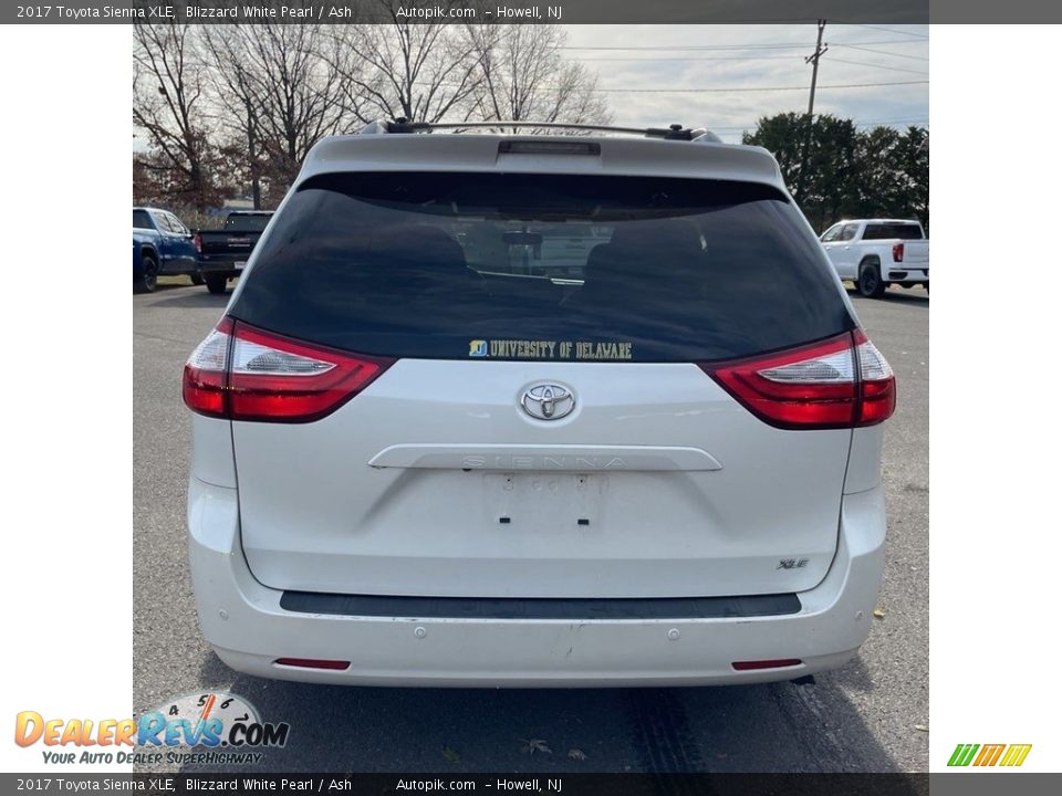 2017 Toyota Sienna XLE Blizzard White Pearl / Ash Photo #5