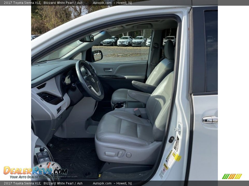 2017 Toyota Sienna XLE Blizzard White Pearl / Ash Photo #7