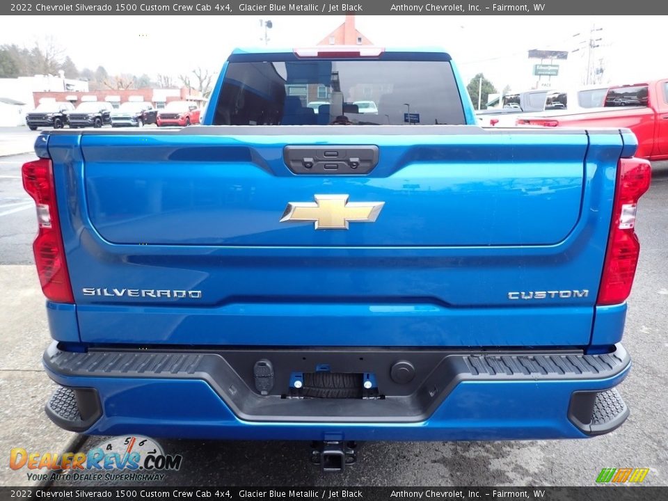 2022 Chevrolet Silverado 1500 Custom Crew Cab 4x4 Glacier Blue Metallic / Jet Black Photo #4