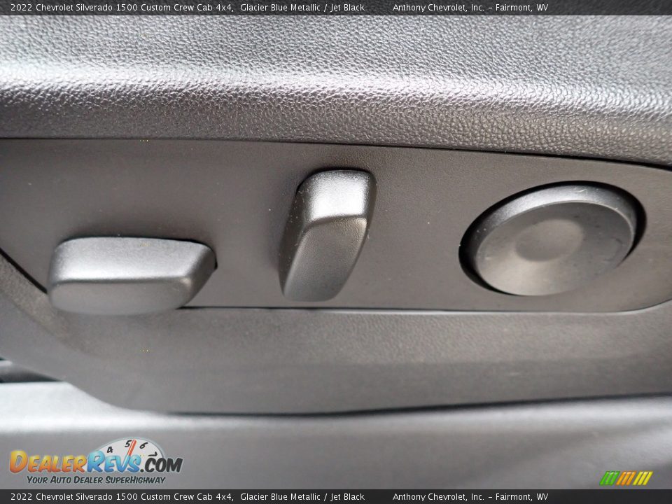 2022 Chevrolet Silverado 1500 Custom Crew Cab 4x4 Glacier Blue Metallic / Jet Black Photo #16