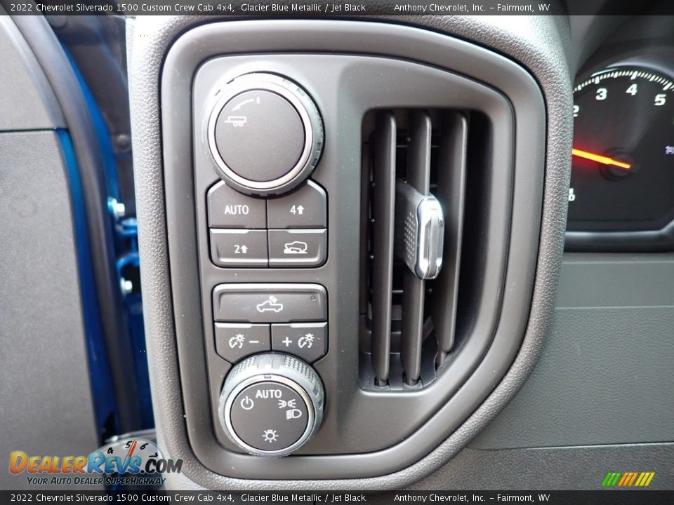 Controls of 2022 Chevrolet Silverado 1500 Custom Crew Cab 4x4 Photo #17