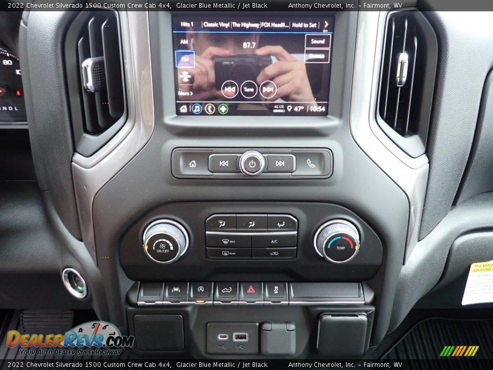 Controls of 2022 Chevrolet Silverado 1500 Custom Crew Cab 4x4 Photo #20