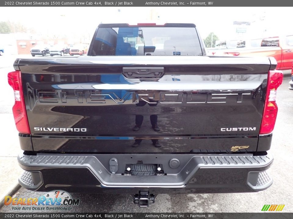 2022 Chevrolet Silverado 1500 Custom Crew Cab 4x4 Black / Jet Black Photo #4