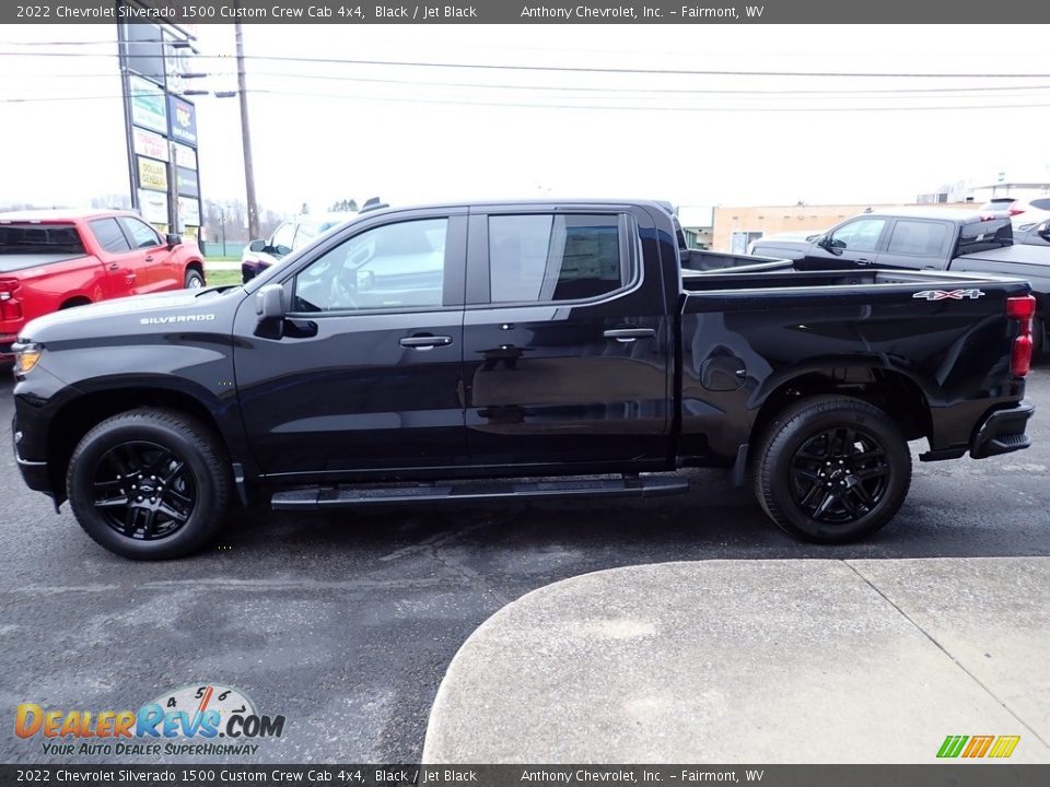 2022 Chevrolet Silverado 1500 Custom Crew Cab 4x4 Black / Jet Black Photo #7