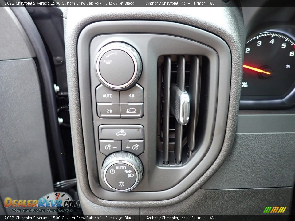 2022 Chevrolet Silverado 1500 Custom Crew Cab 4x4 Black / Jet Black Photo #17