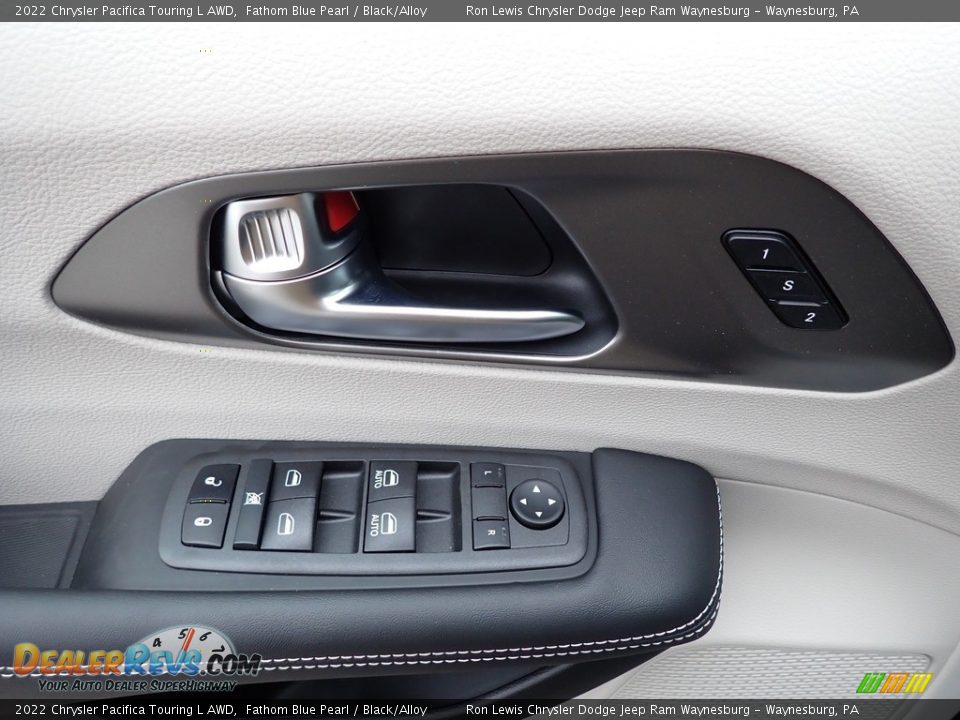 Door Panel of 2022 Chrysler Pacifica Touring L AWD Photo #15