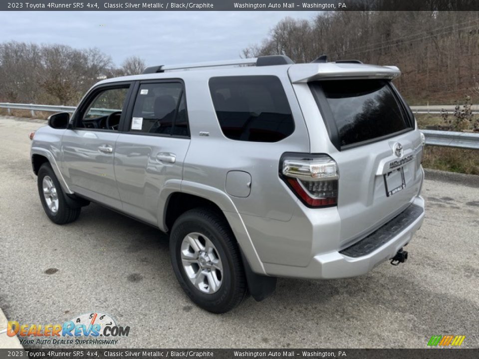 2023 Toyota 4Runner SR5 4x4 Classic Silver Metallic / Black/Graphite Photo #2