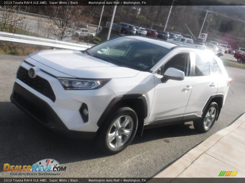 2019 Toyota RAV4 XLE AWD Super White / Black Photo #14