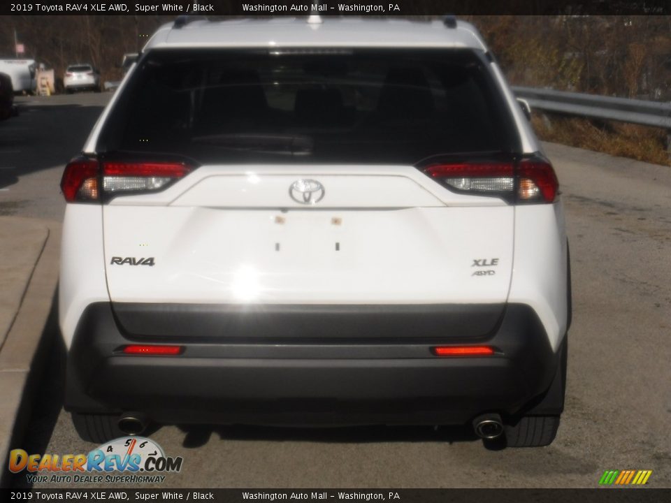 2019 Toyota RAV4 XLE AWD Super White / Black Photo #17