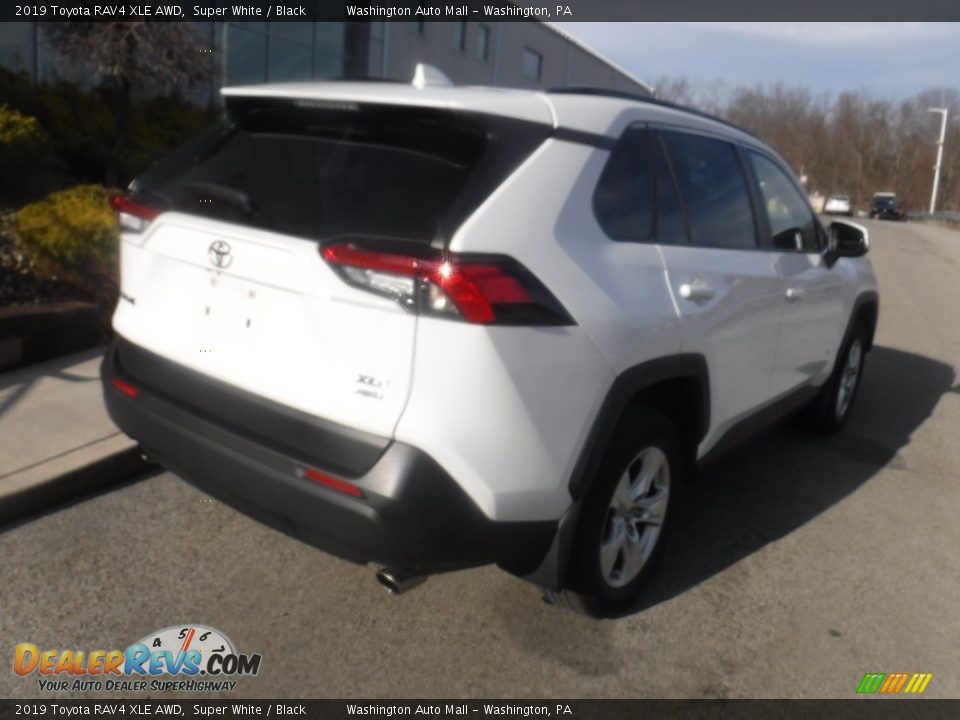 2019 Toyota RAV4 XLE AWD Super White / Black Photo #18